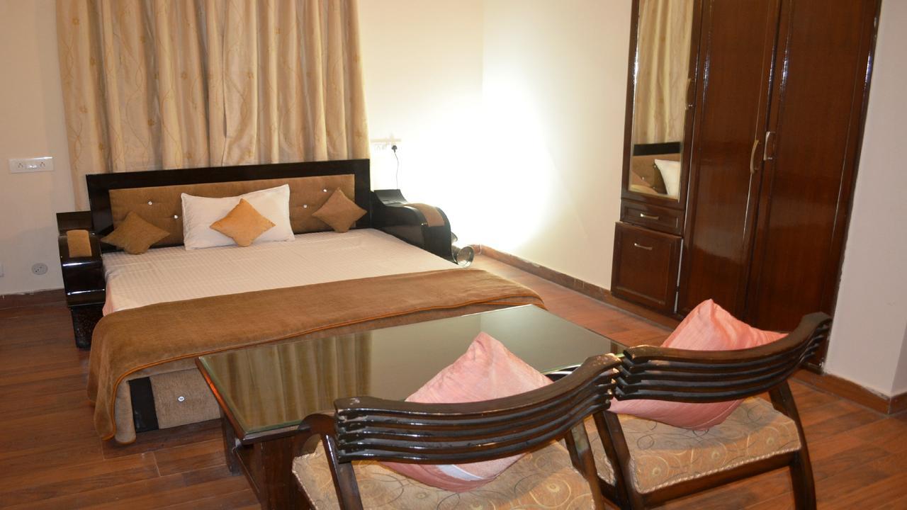 Oyo 19024 Majestic Oak Bush Hotel Mussoorie Exterior photo